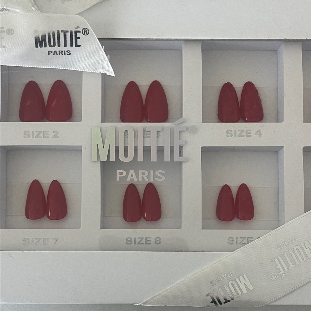 Moitié Paris Red Gel Nail Set